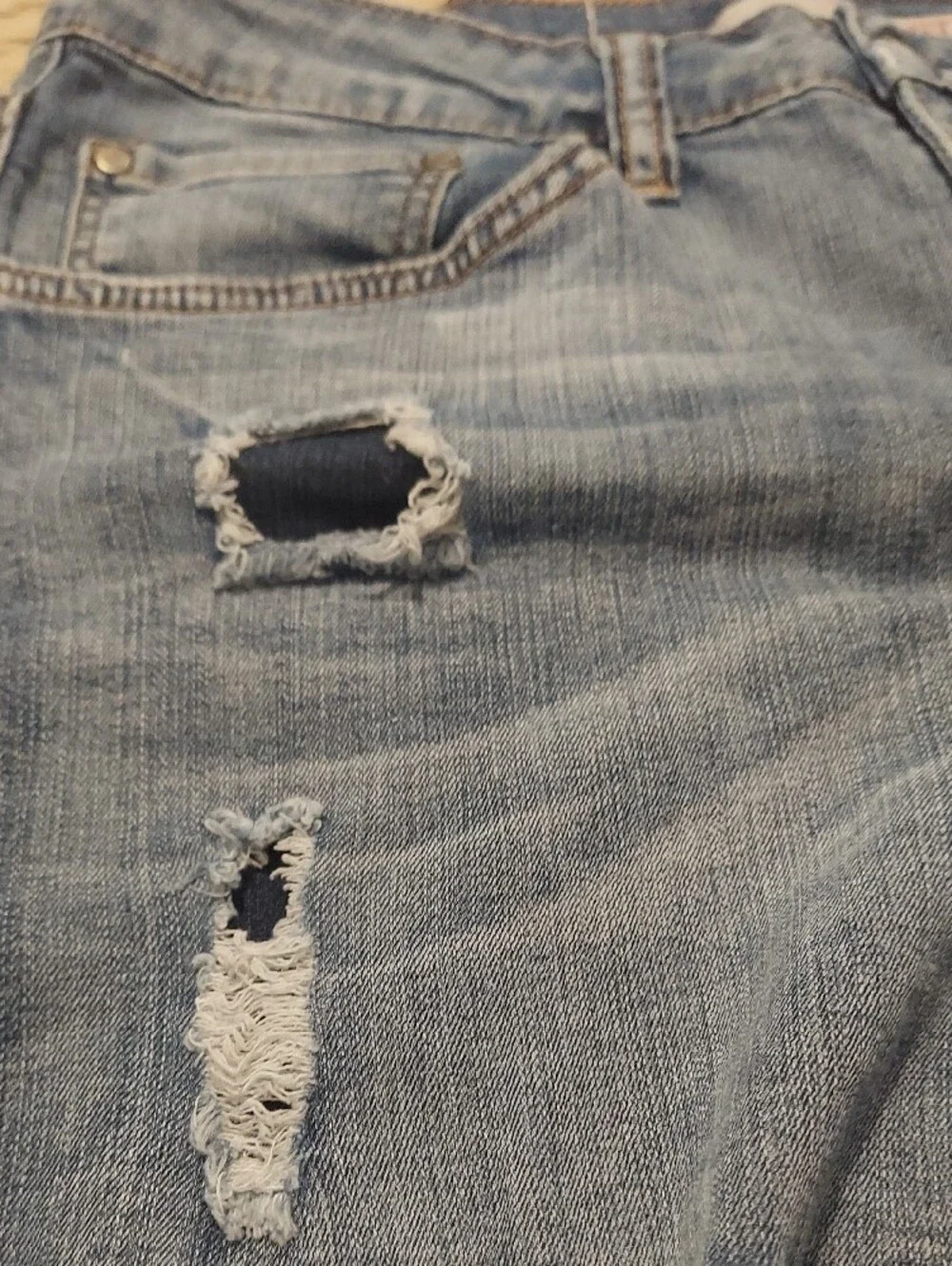 !iT Women's Long Rider Light Wash Distressed Denim Shorts Size 6